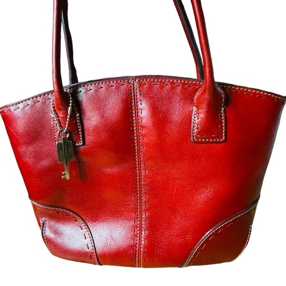 Fossil’s Vintage Genuine Crimson Red Leather Zip Cross Body Hobo Satchel, ZB9018 - Picture 7 of 16